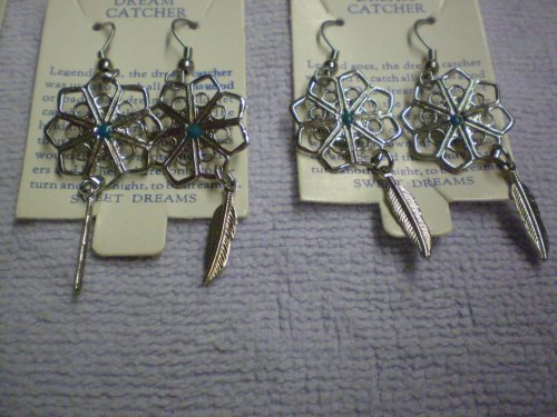 Dream catcher and feather earhooks, silvertone, Le